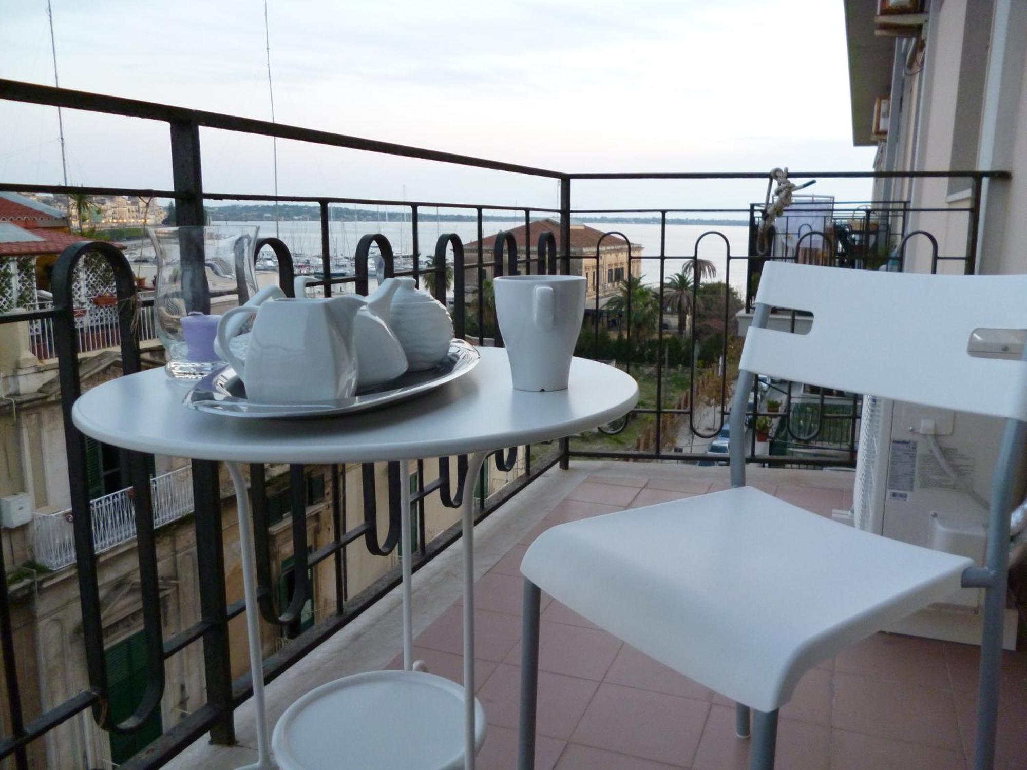 B&B Le Grand Bleu Siracusa - One Hundred Steps From Ortigia -Sea View - Syracuse Exterior photo